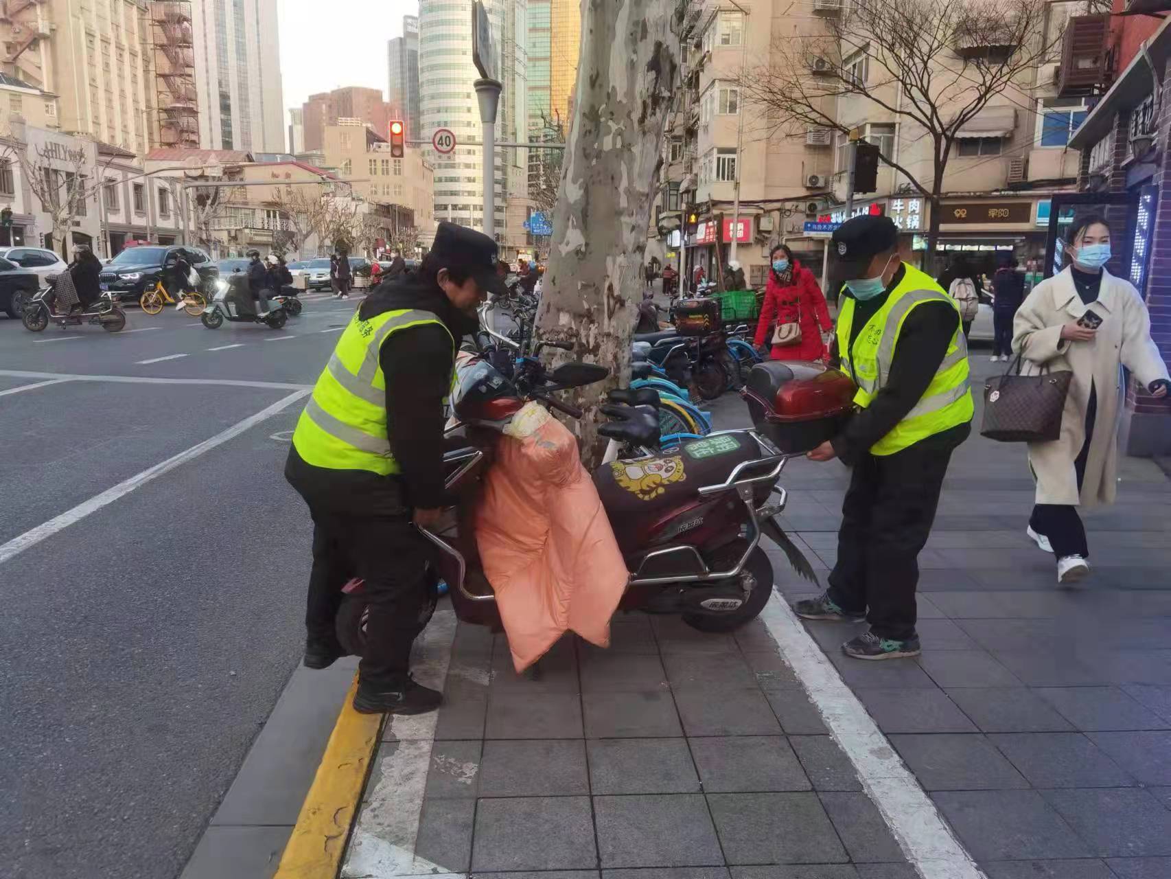 电动自行车乱停放整顿.jpg