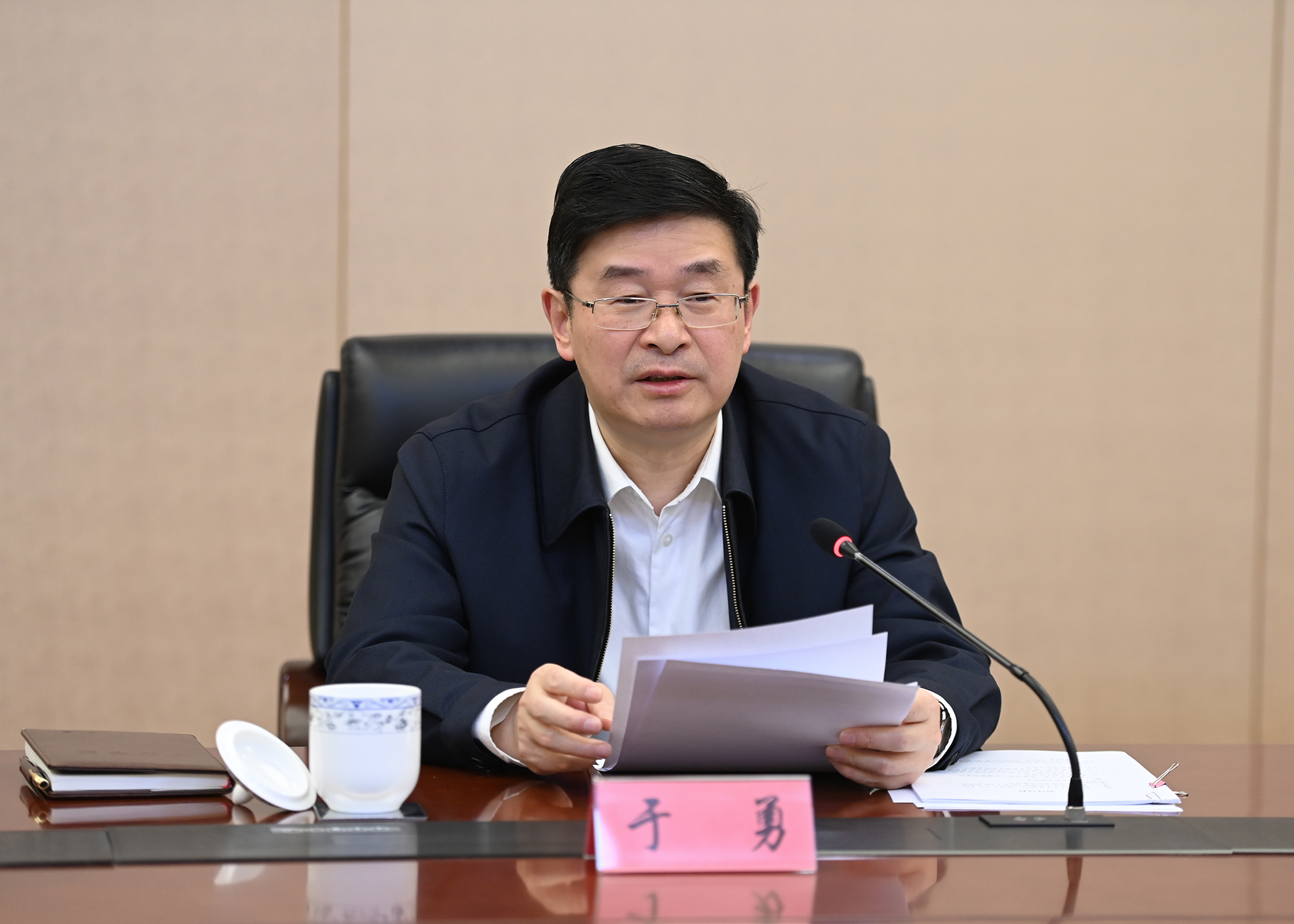 区领导以普通党员身份参加所在党支部组织生活会