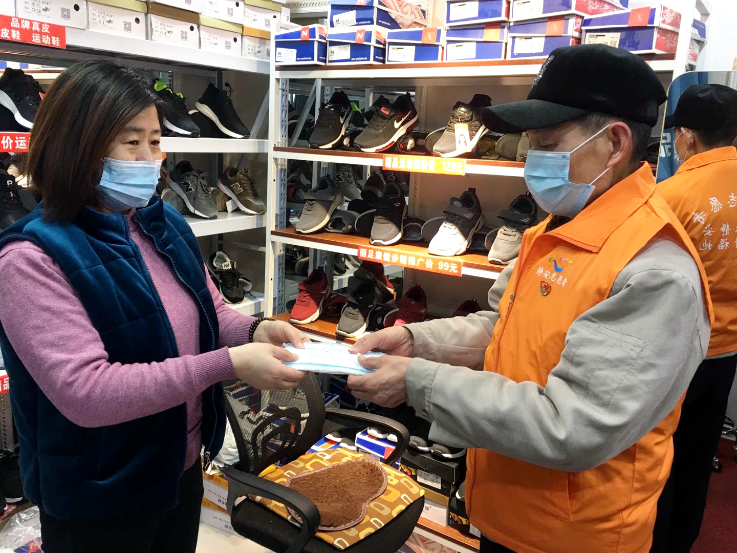 送口罩.jpg