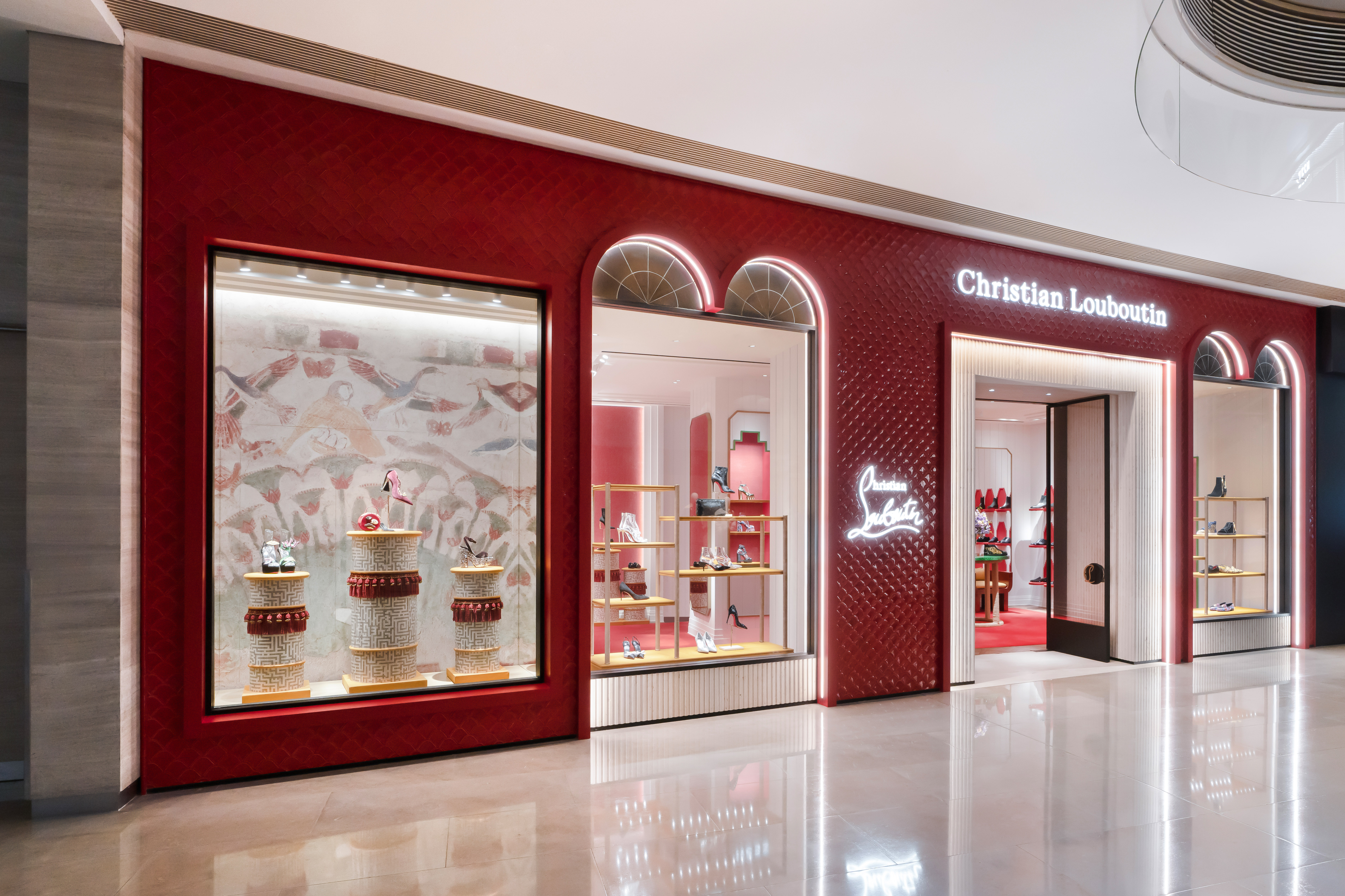 Christian Louboutin路铂廷上海嘉里中心精品店盛大开幕-1.jpg