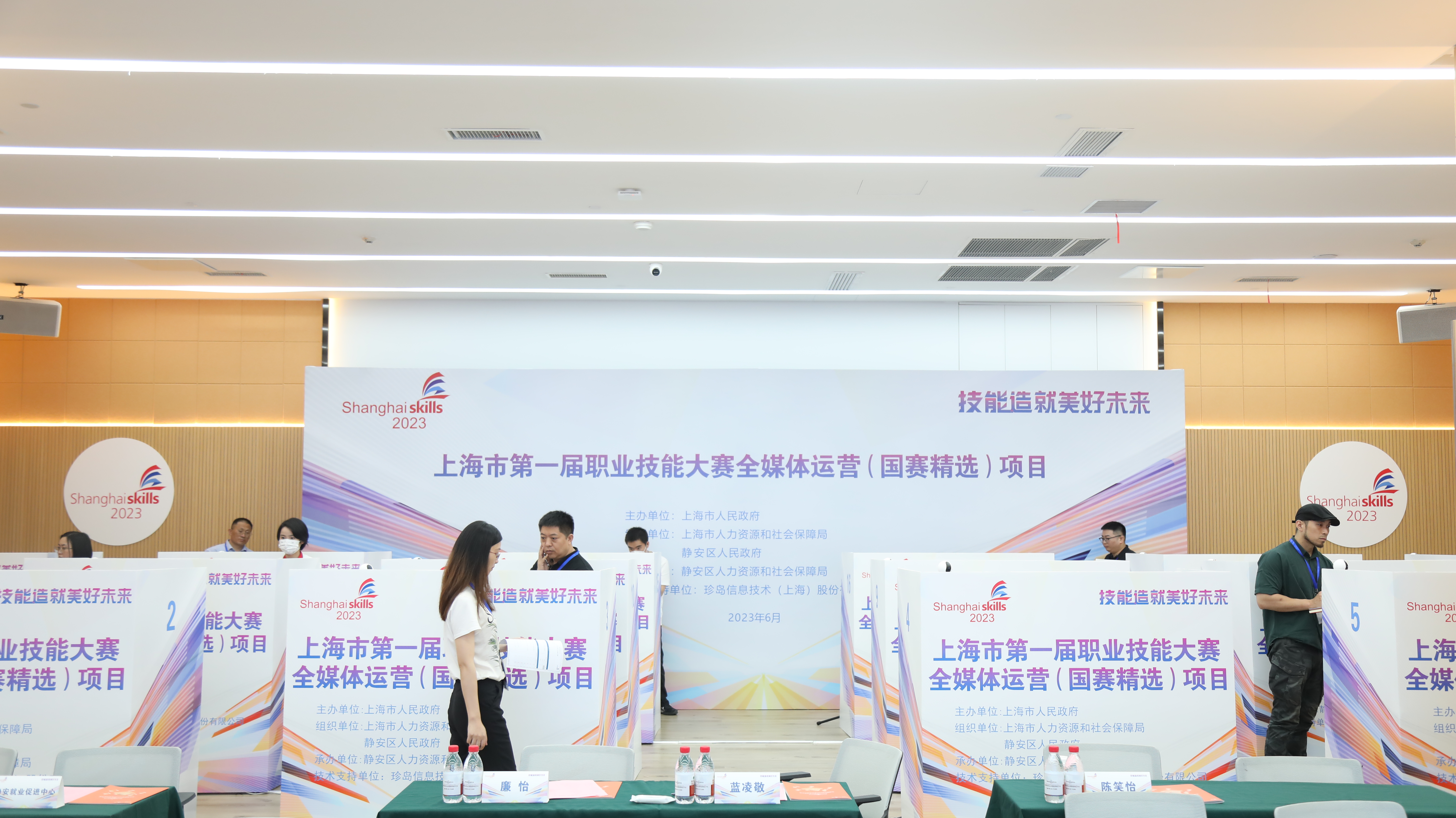 29050e22ed044af498bafd9f892fdf43.jpg