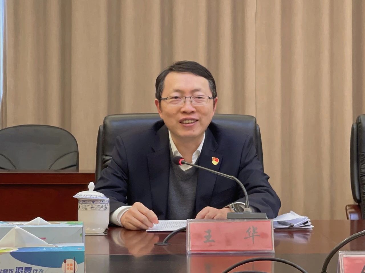 区领导以普通党员身份参加所在党支部组织生活会