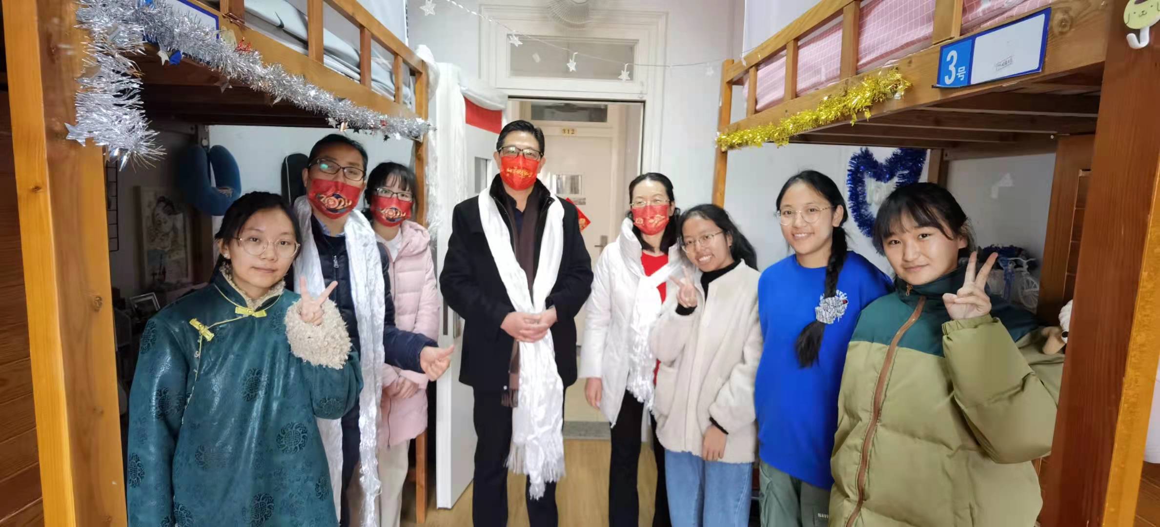 藏族学子过年14.jpg
