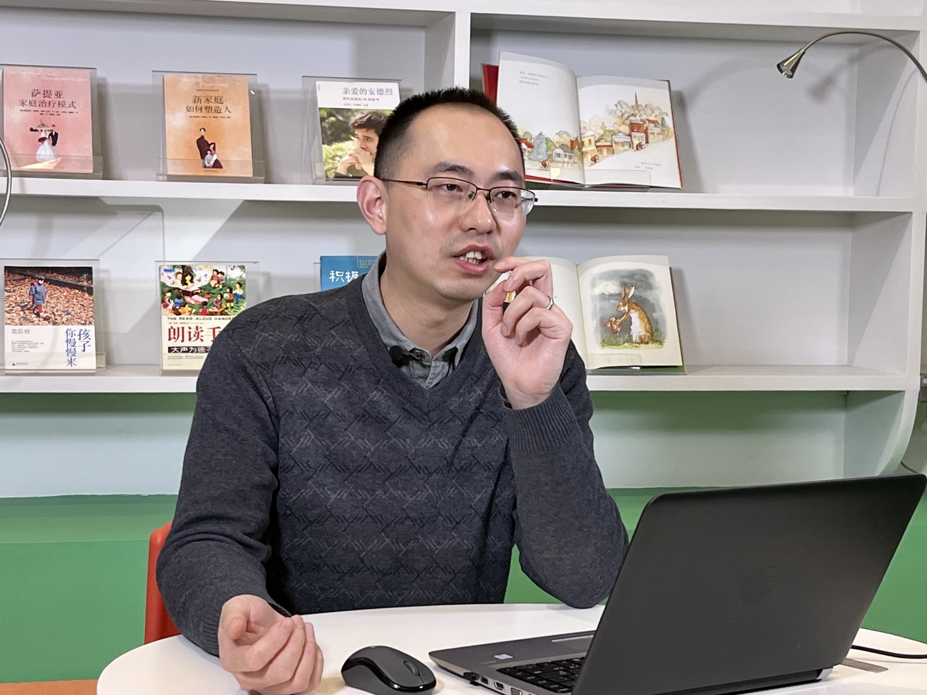蔡丹作《“双减”政策下的学生发展与家庭教育》讲座1.jpg