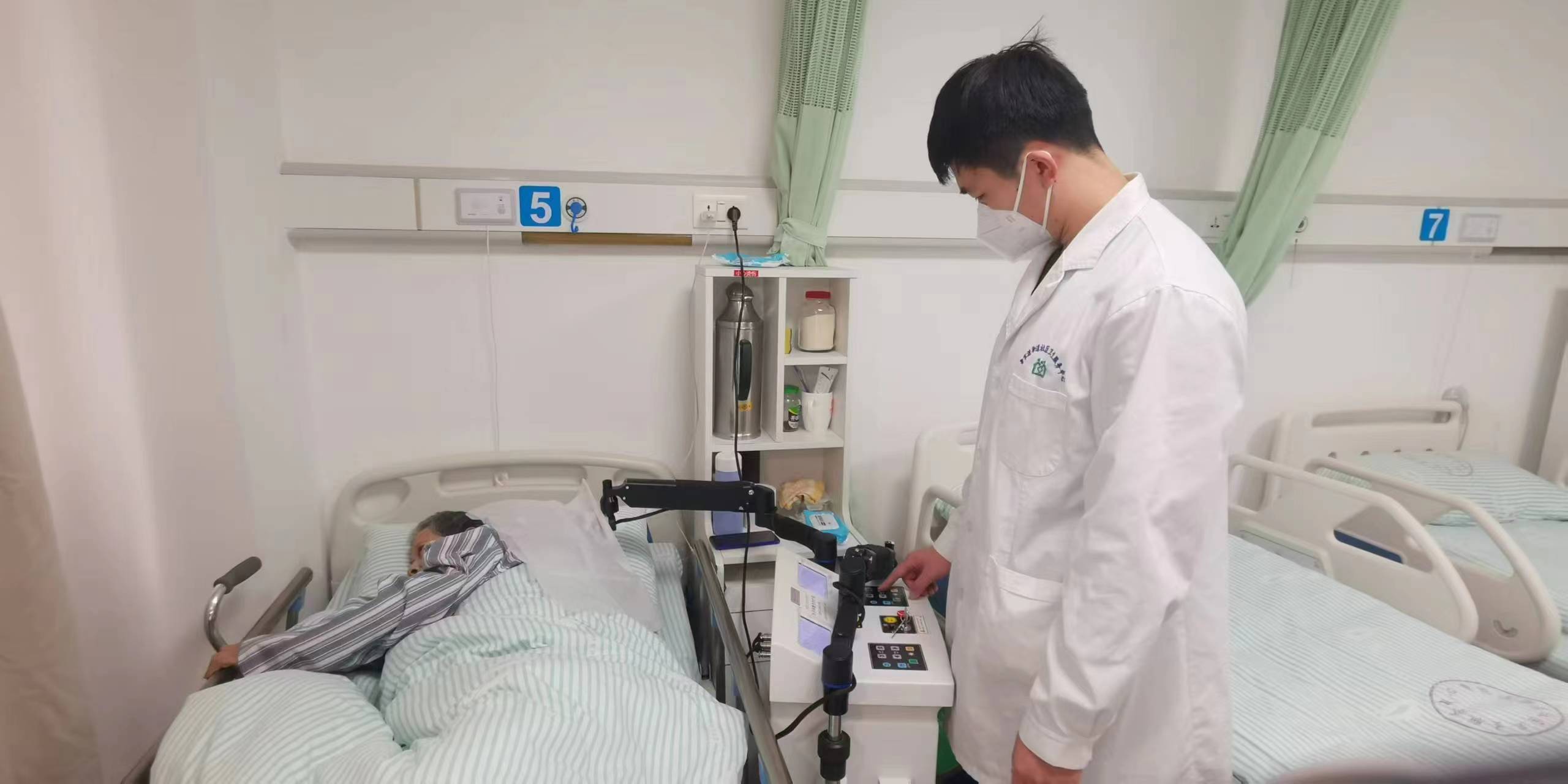 筑牢社区康复网底、增加多层次医疗服务供给,这家社区卫生服务中心高质量服务社区病患