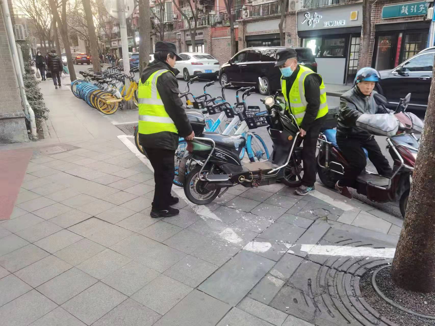 电动自行车乱停放整顿2.jpg