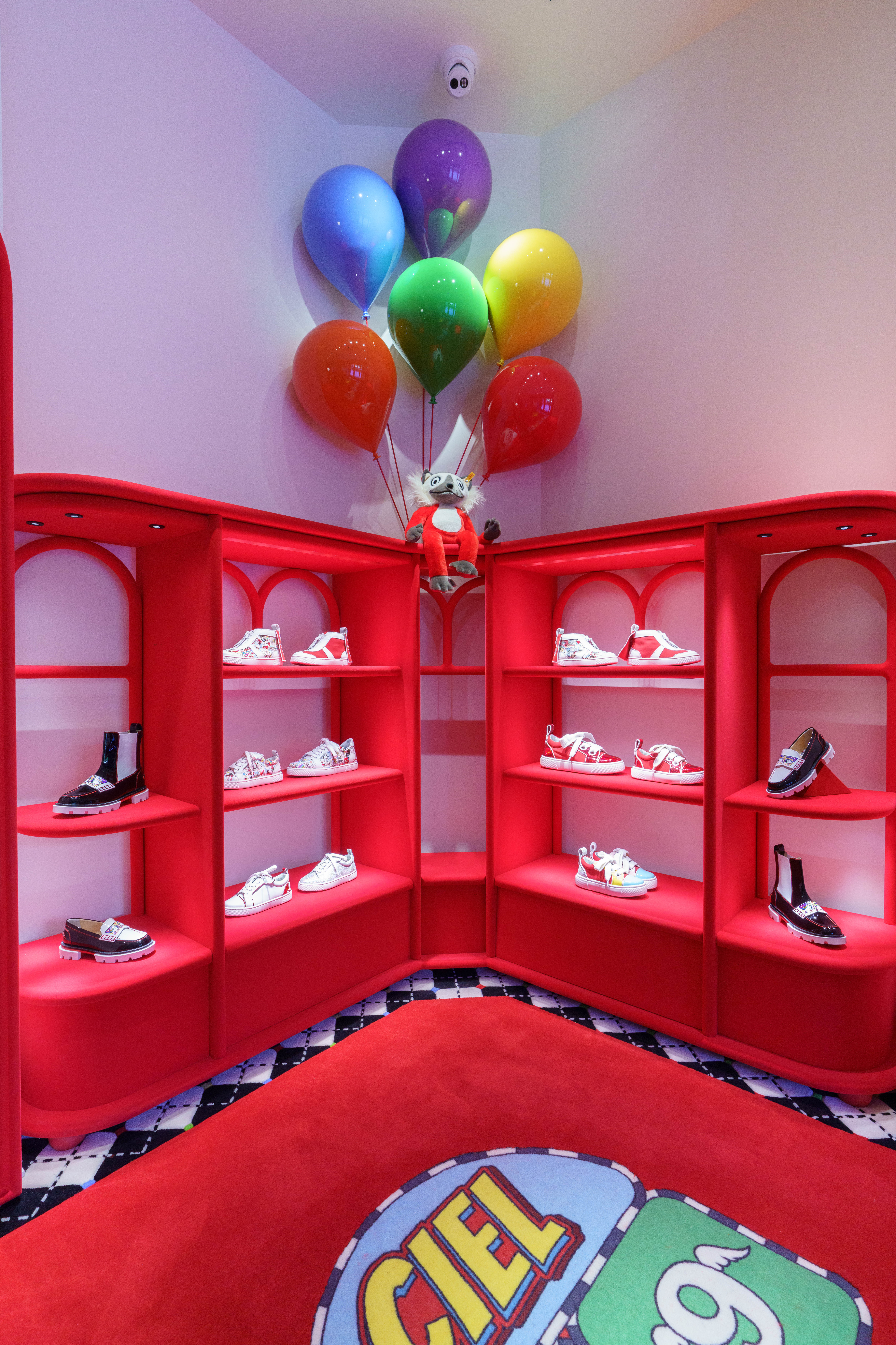Christian Louboutin路铂廷上海嘉里中心精品店盛大开幕-4.jpg