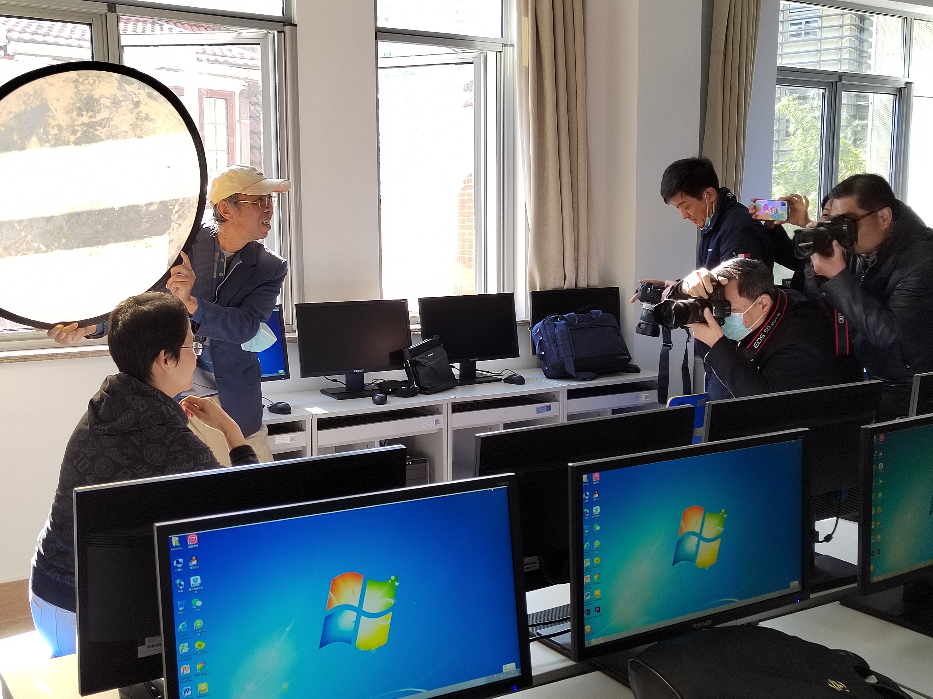 老年大学学员学习4.jpg