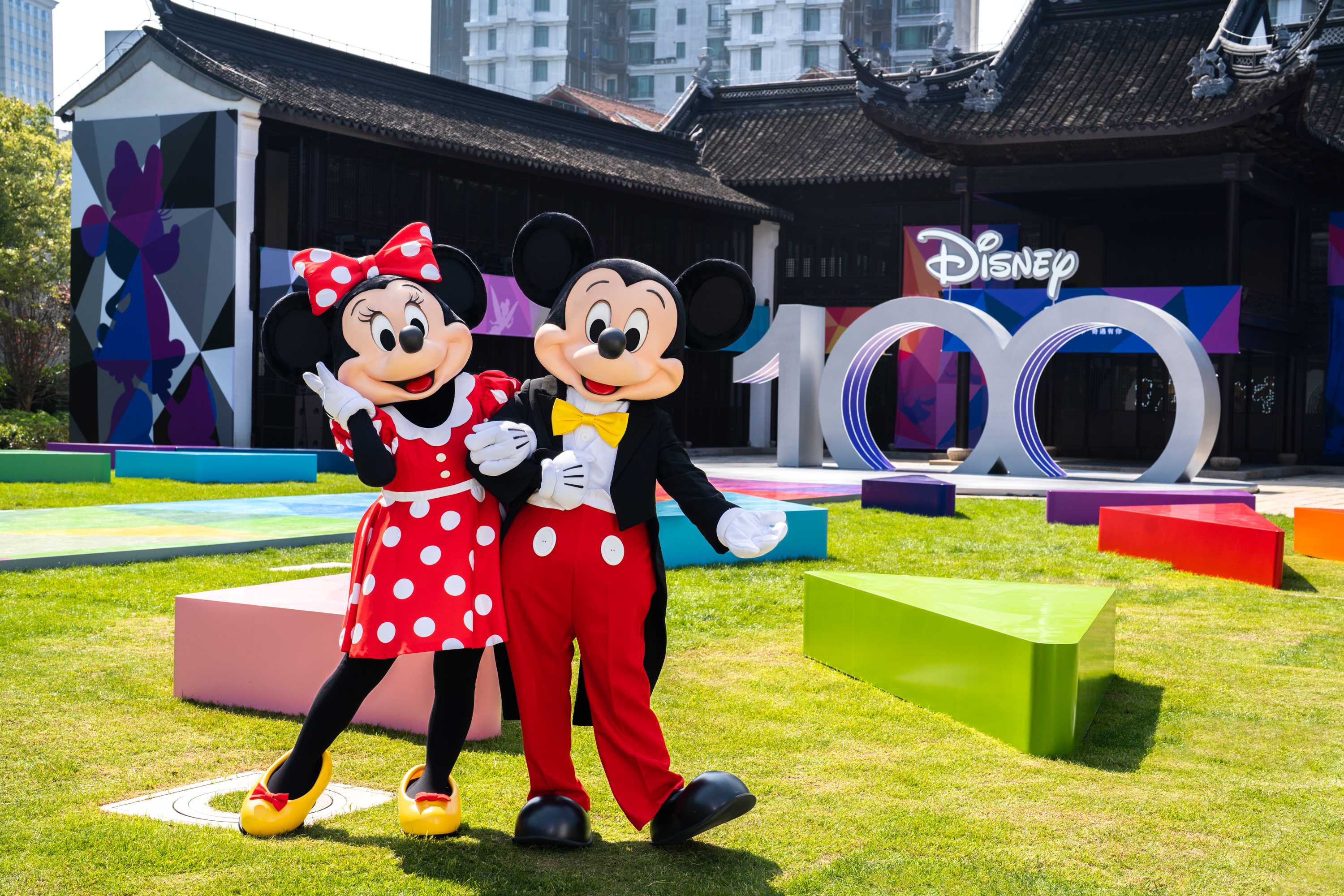 迪士尼100周年,巨型米奇空降上海苏河湾万象天地