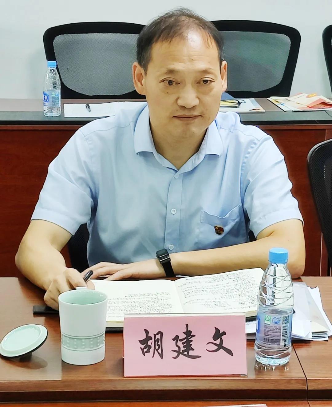 宝山路街道党工委书记胡建文汇报街道党史学习教育开展情况:一是提高