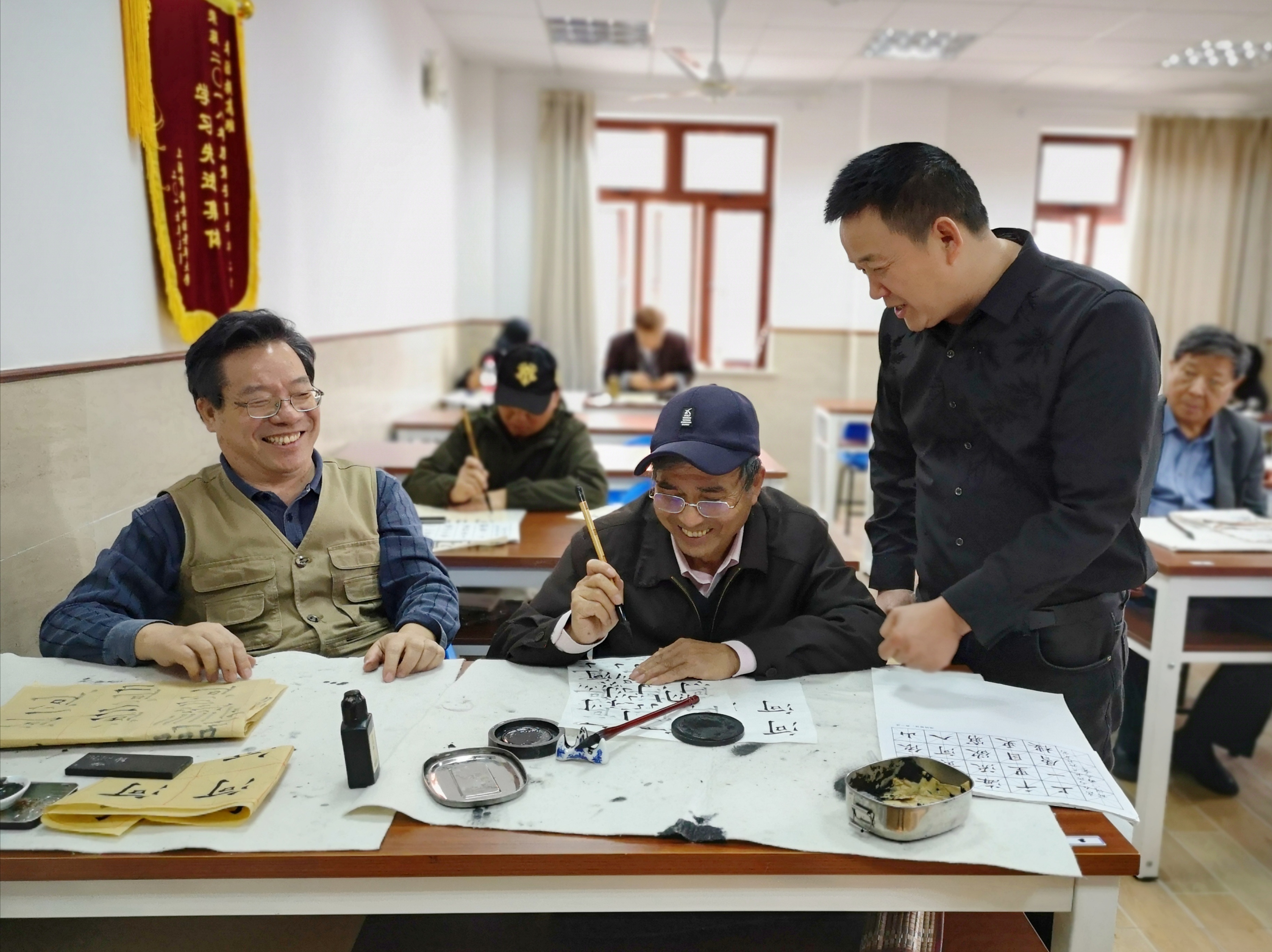 老年大学学员学习3.jpg