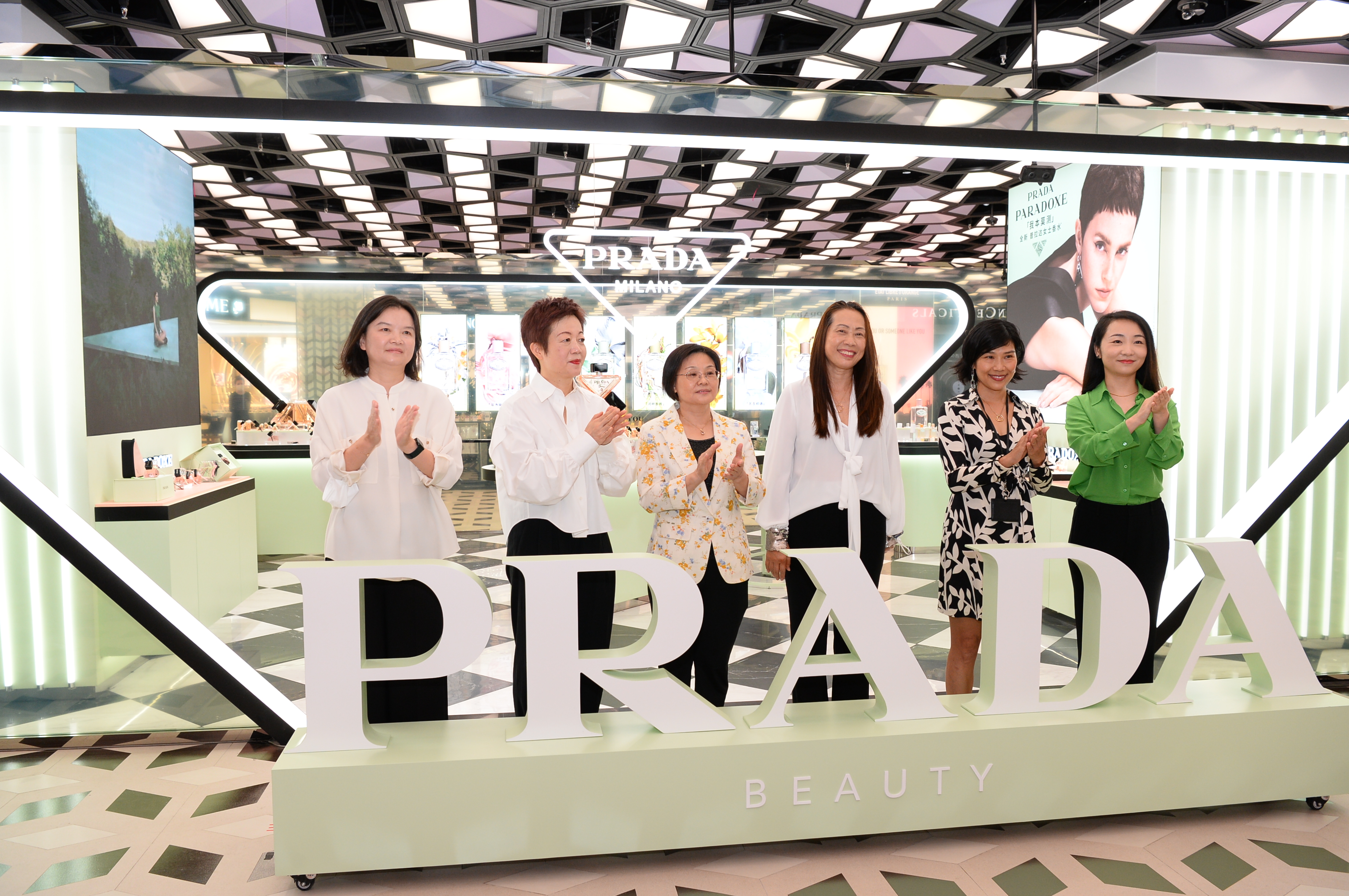 PRADA普拉达香水美妆中国首店登陆静安芮欧百货，全球首发新品同步亮相