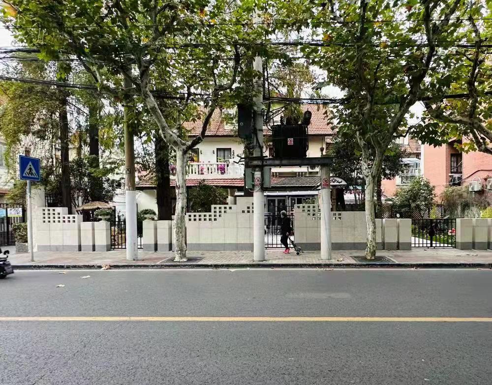 愚园路608弄围墙透绿改造.jpg