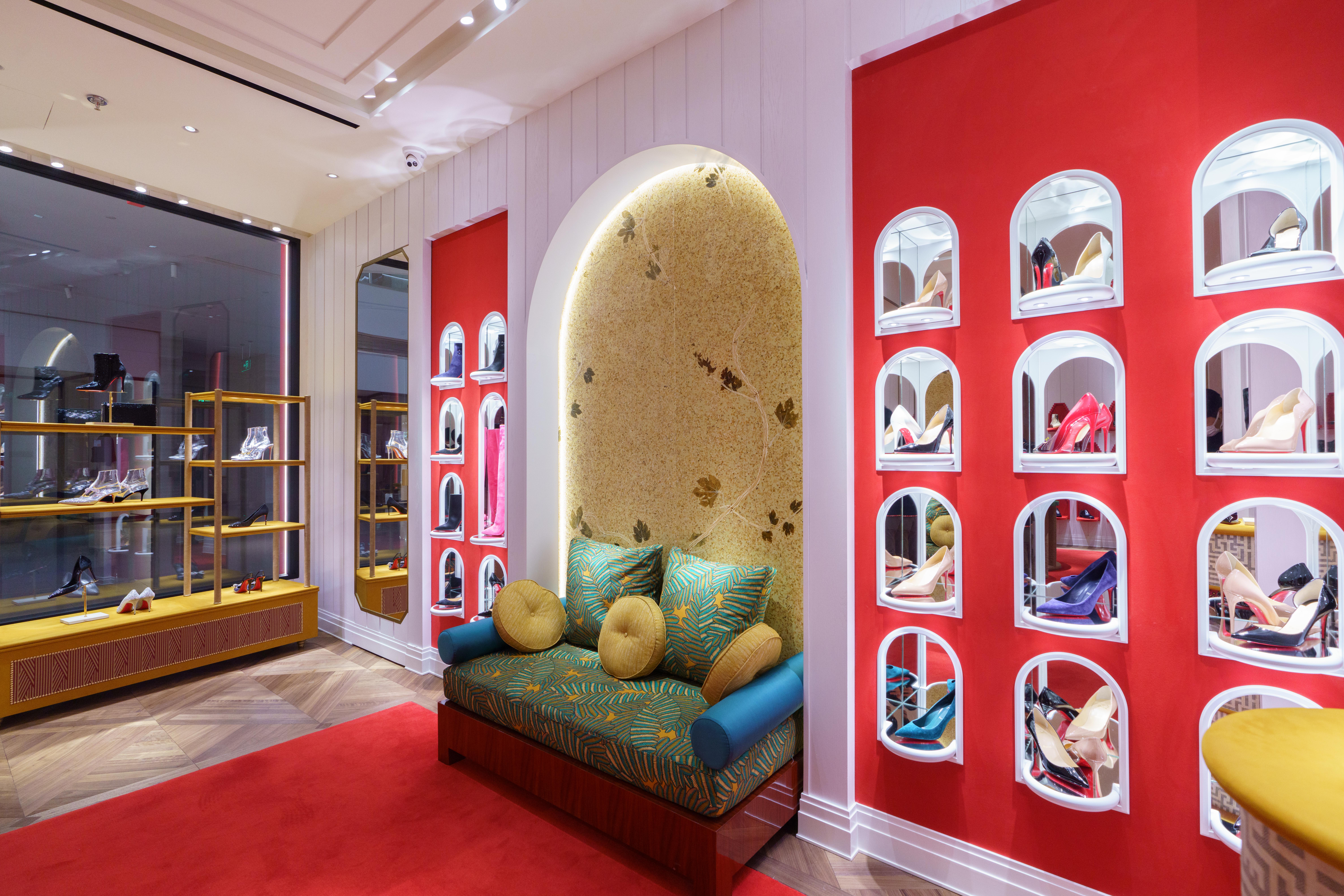 Christian Louboutin路铂廷上海嘉里中心精品店盛大开幕-9.jpg