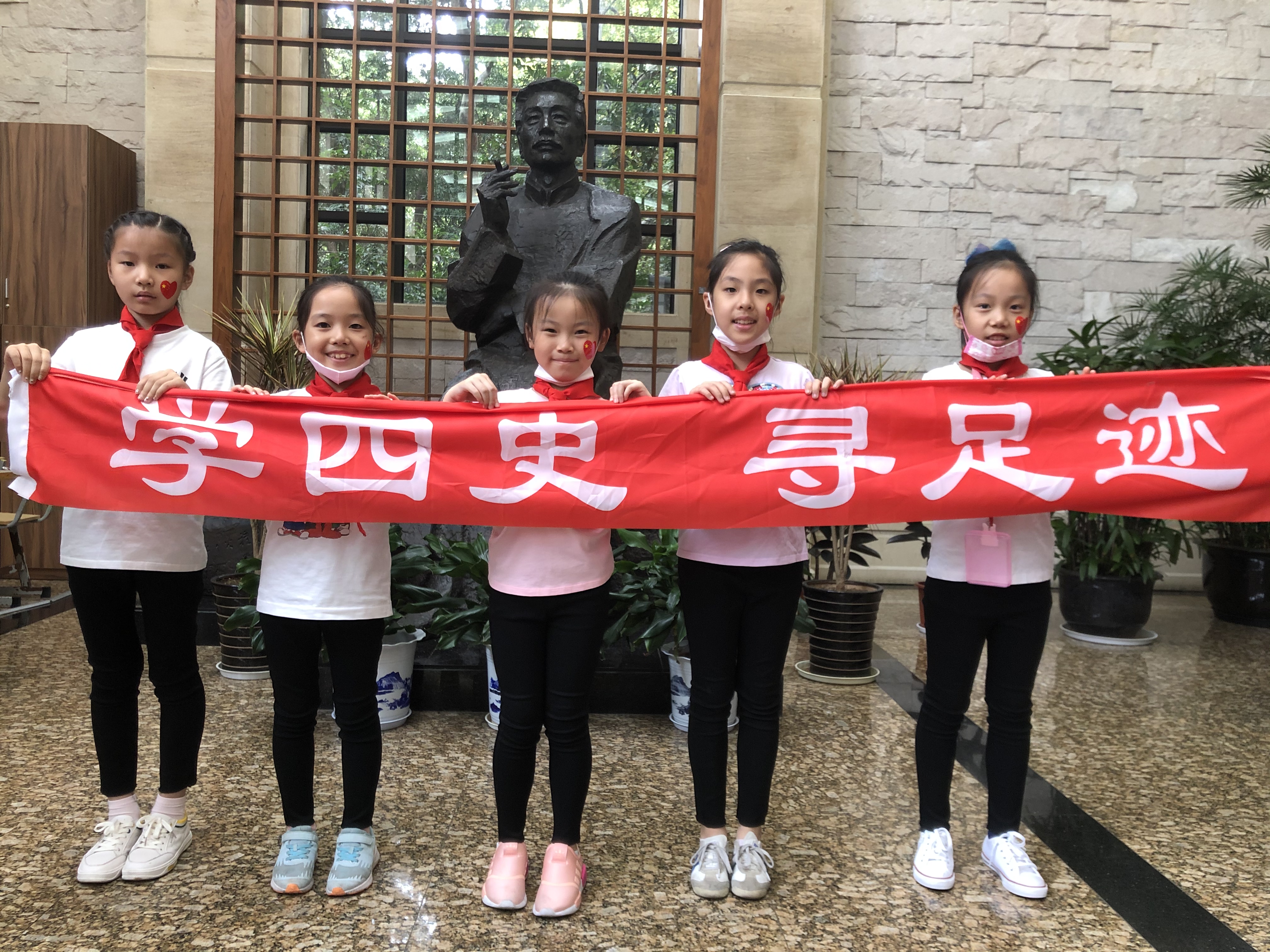 学生参加行走的阅读活动6.jpg