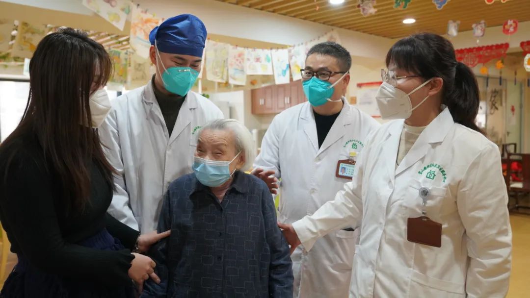 动床有什么讲究五床联动，让“老”更有“医”靠_https://www.jmylbn.com_新闻资讯_第5张